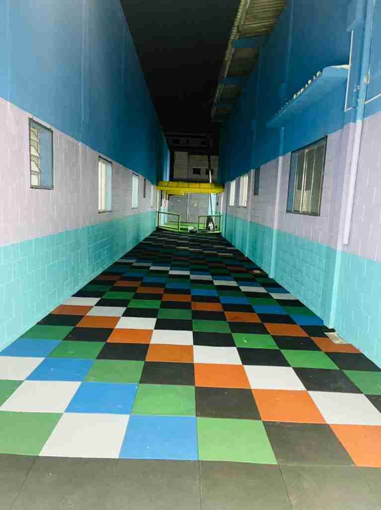 Em resumo, os pisos de borracha são amplamente utilizados em playgrounds porque são seguros, duráveis, fáceis de limpar e manter, e versáteis. Eles ajudam a garantir que as crianças possam brincar de forma segura e saudável, e também tornam a manutenção do playground mais fácil.